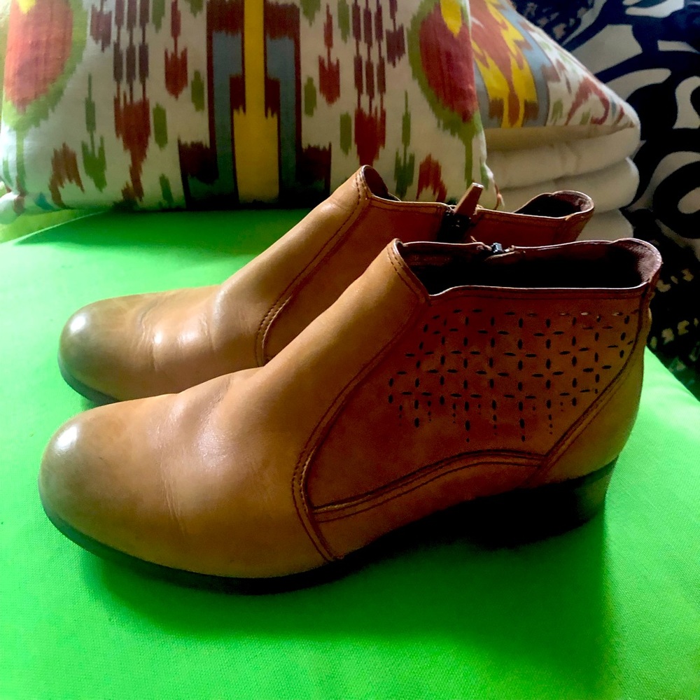 Dansko 39 ankle boot bootie brown